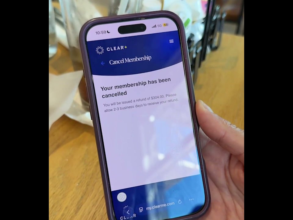 CLEAR+ 사이트의 해지 화면. 'Your membership has been cancelled'와 304달러 환불 안내